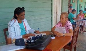 Está semana un equipo multidisciplinario del Hospital Provincial Dr. Antonio Luaces Iraola llegó hasta el consejo popular de Limones Palmero en el municipio de Majagua para brindar en otra jornada Por La Salud consultas de atención secundaria a la población más vulnerable.